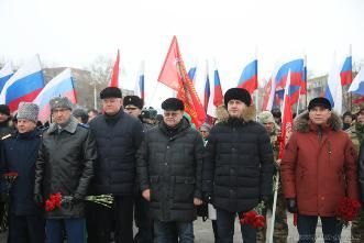 В Пензе возложили цветы к Вечному огню