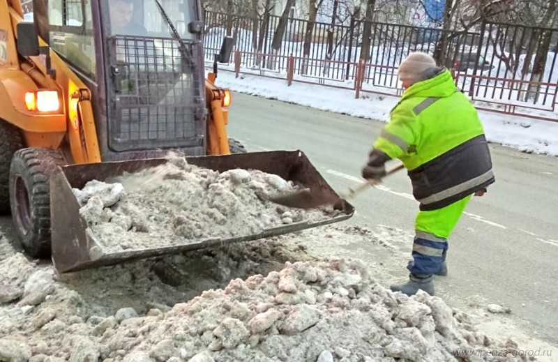 В Пензе идет борьба со льдом